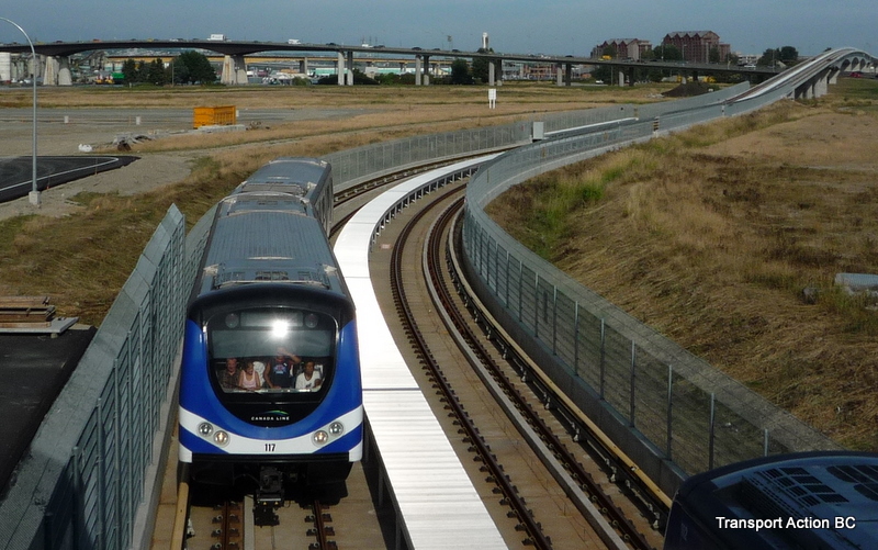 2 trains passing at Templeton Station